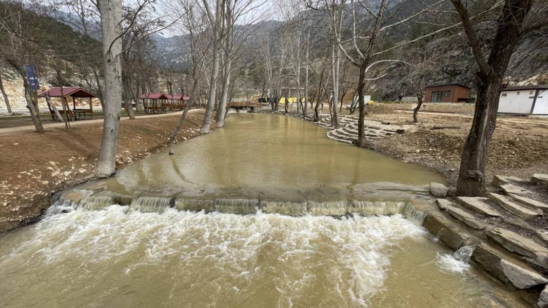Yeşilgöz Gölü eski günlerine döndü: Depremlerde rengi değişmişti - Resim: 19